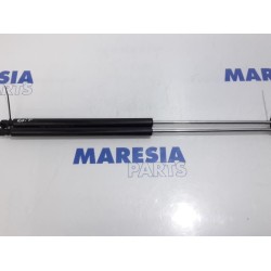 Peugeot - 308 - Set of tailgate gas struts