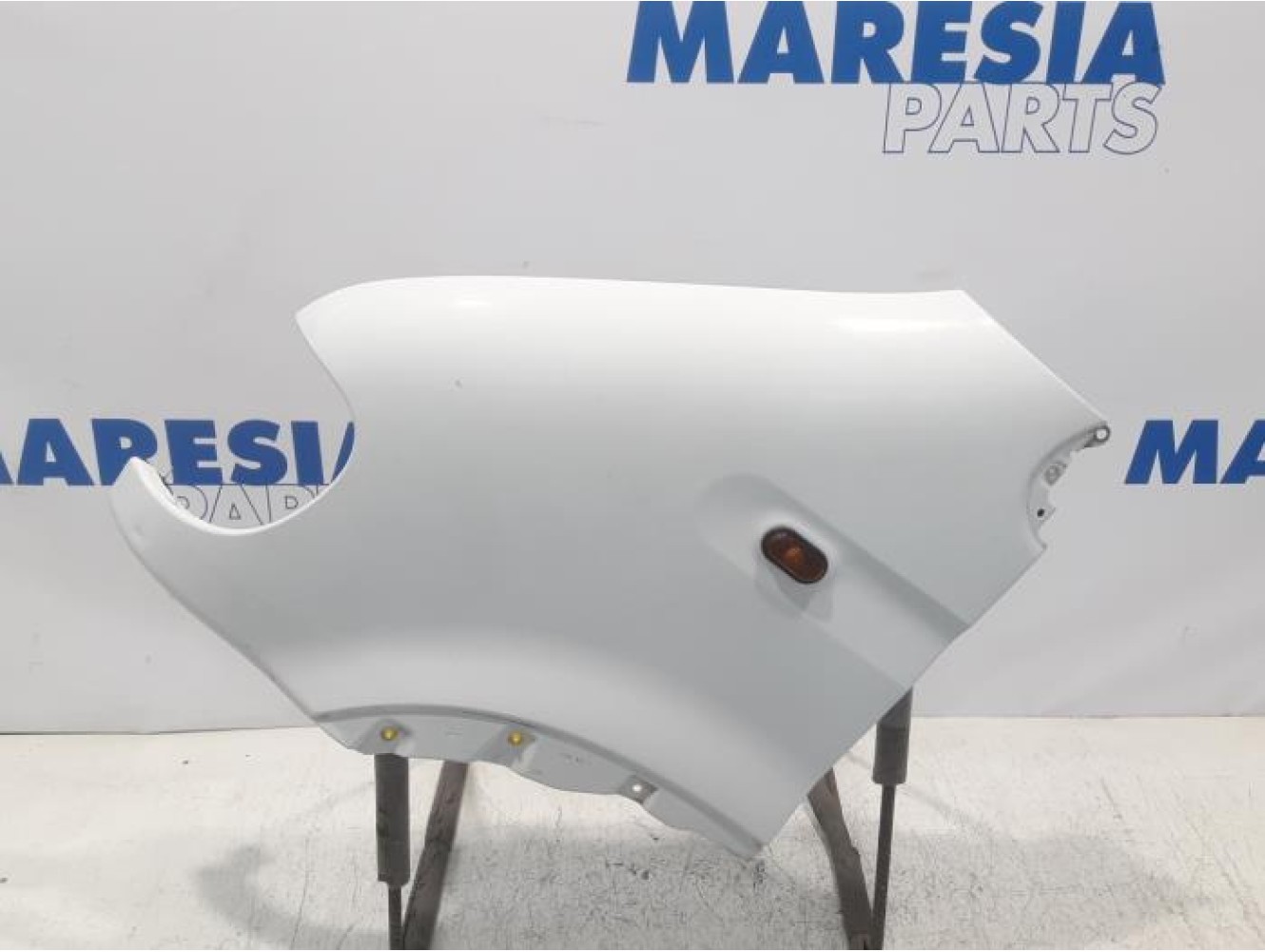 Renault - Master - Front wing, left