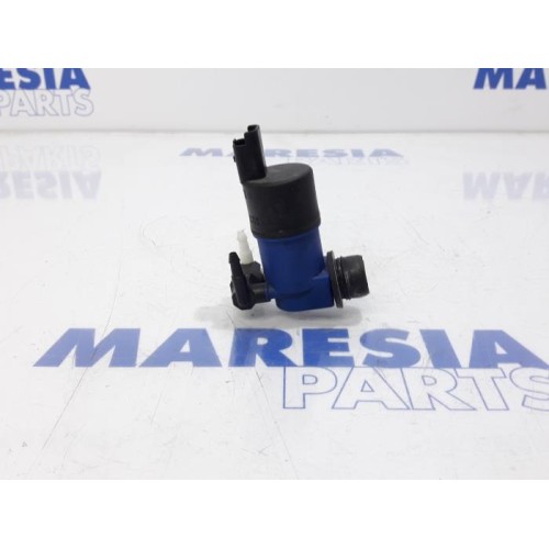 Renault - Clio - Windscreen washer pump