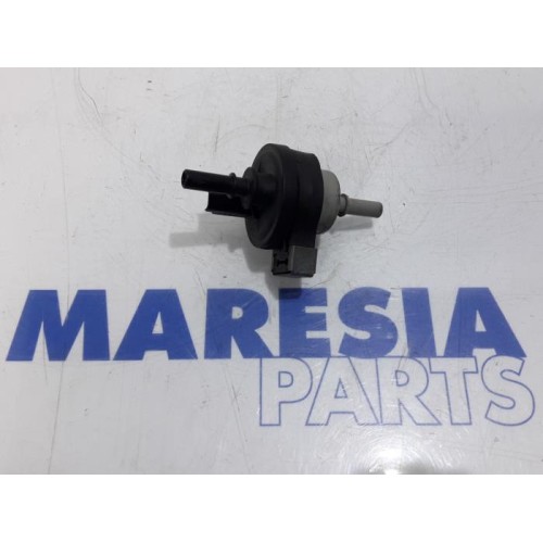 Renault - Clio - Vacuum valve