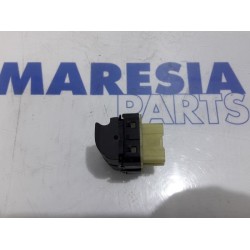 Renault - Clio - Multi-functional window switch