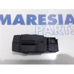 Renault - Clio - Steering wheel mounted radio control