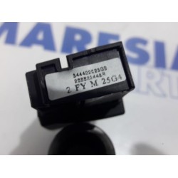 Renault - Clio - Steering wheel mounted radio control