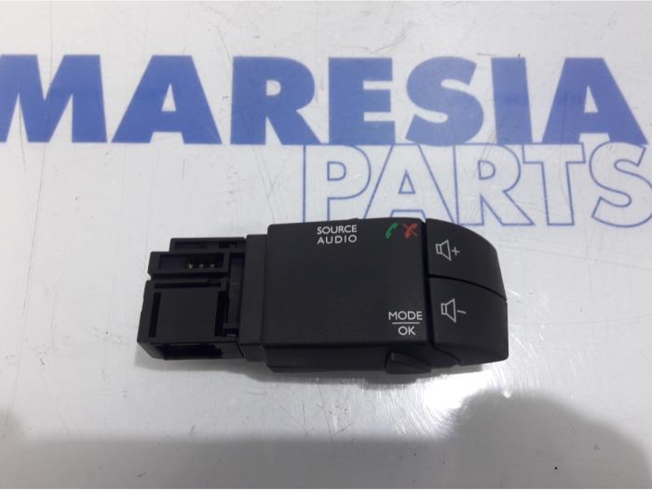 Renault - Clio - Steering wheel mounted radio control