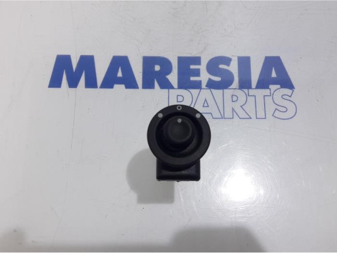 Renault - Clio - Mirror switch