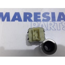 Renault - Clio - Multi-functional window switch