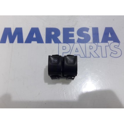 Renault - Clio - Multi-functional window switch