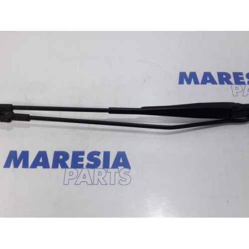 Citroen - C1 - Front wiper arm