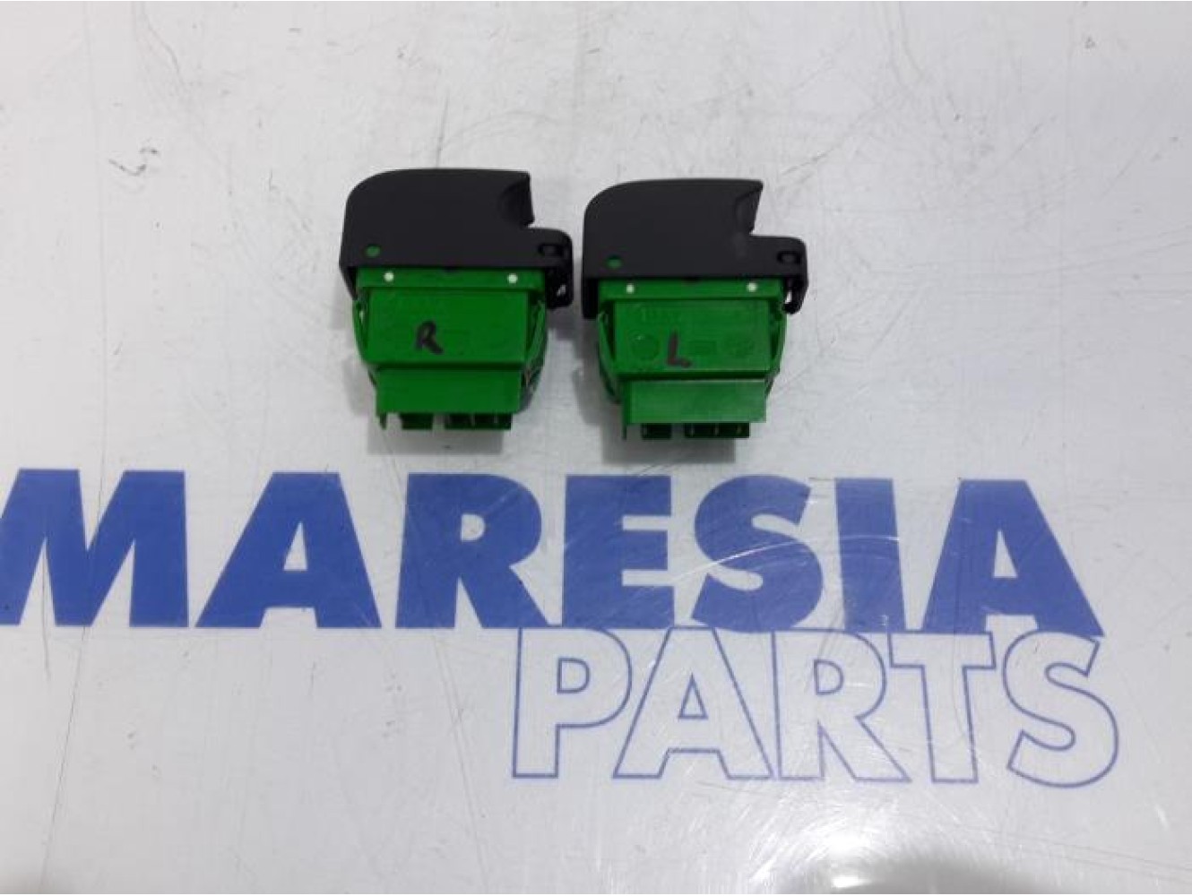Citroen - C1 - Multi-functional window switch