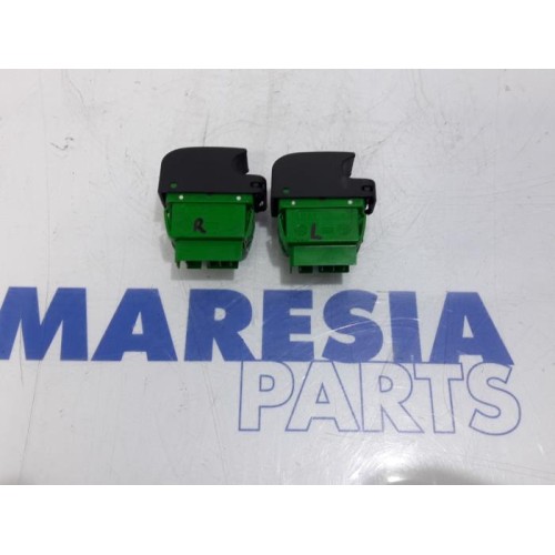 Citroen - C1 - Multi-functional window switch