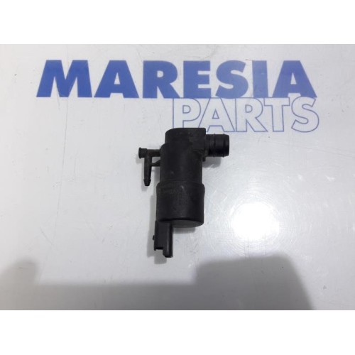 Renault - Master - Windscreen washer pump