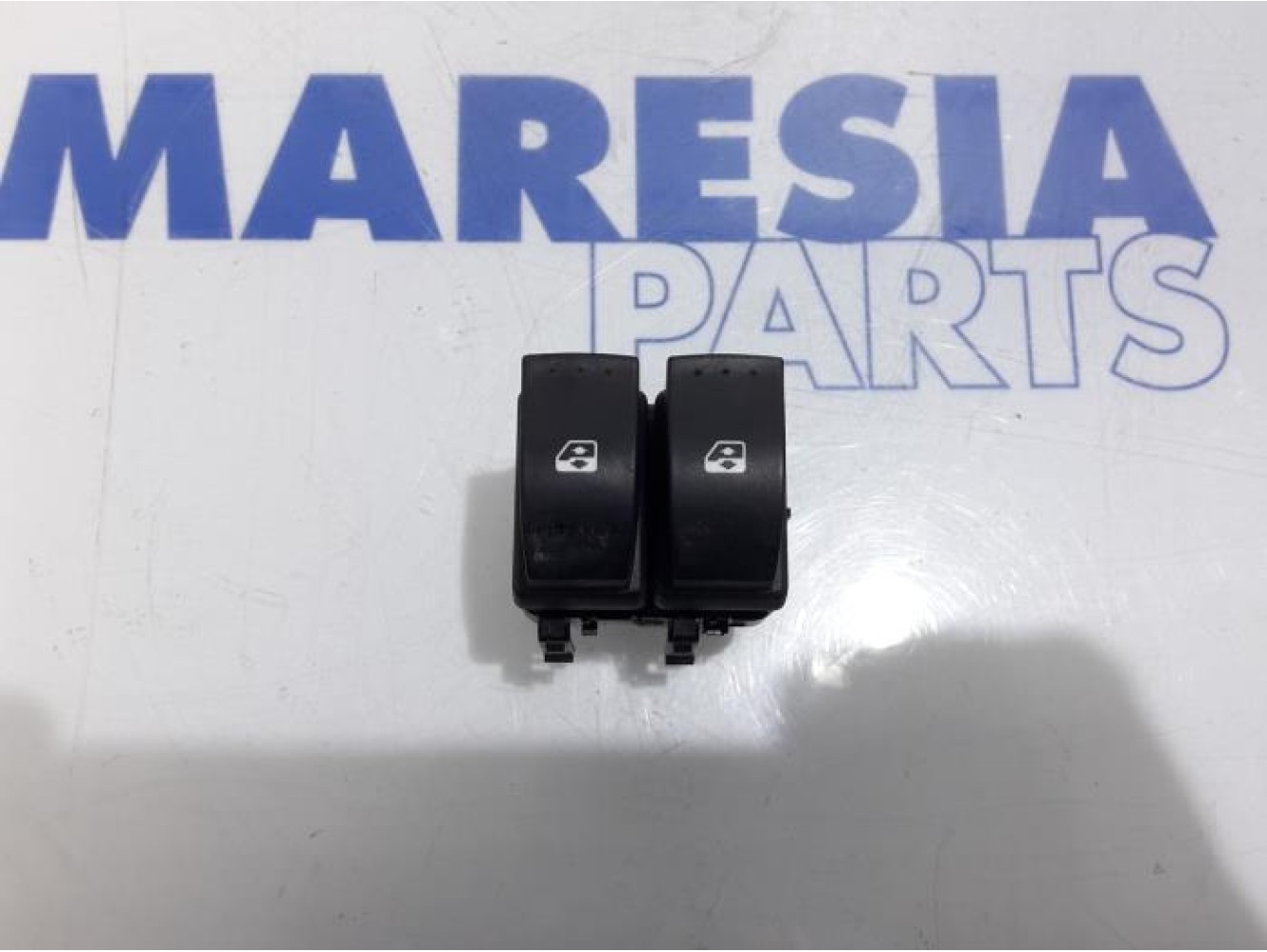 Renault - Master - Multi-functional window switch