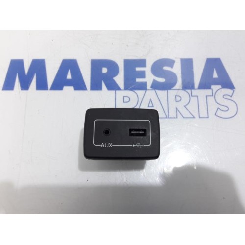 Fiat - Punto - AUX / USB connection
