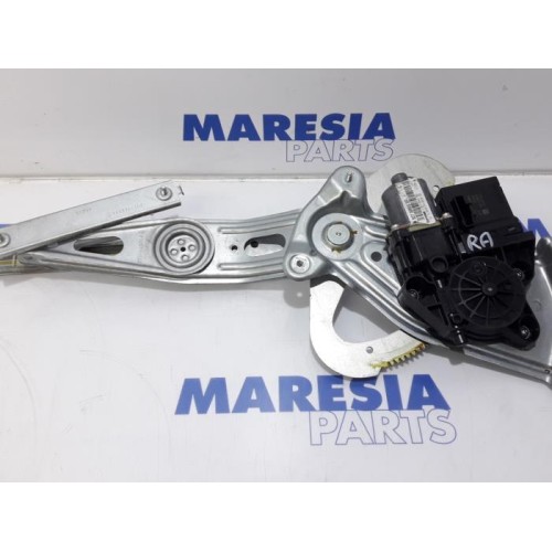 Renault - Scenic - Rear door window mechanism 4-door, right