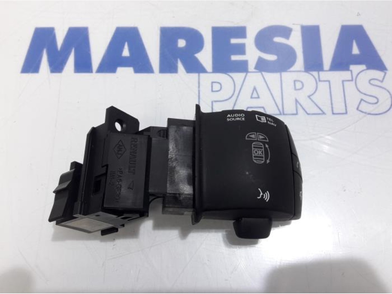 Renault - Scenic - Commande radio volant