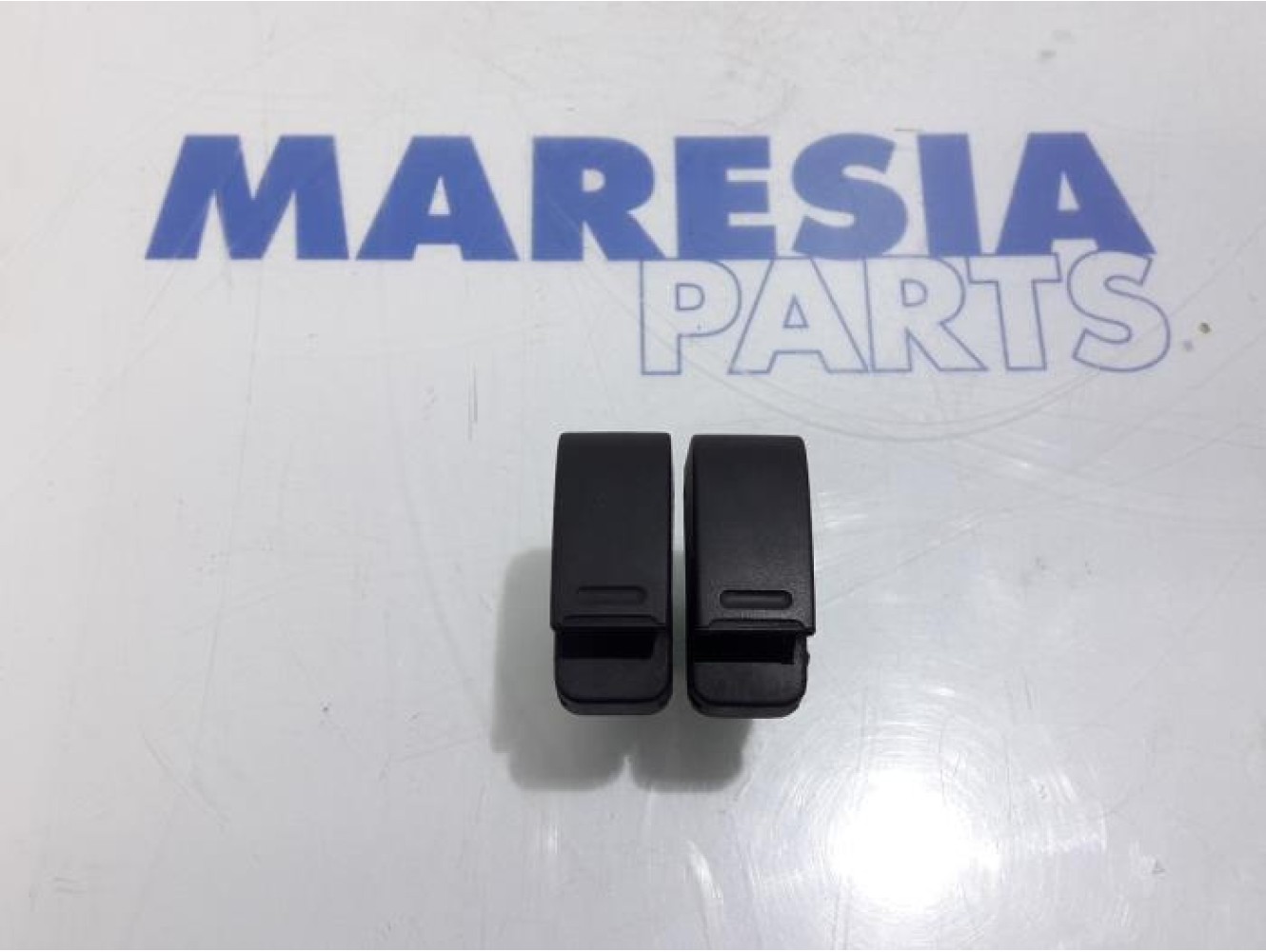 Peugeot - 107 - Multi-functional window switch