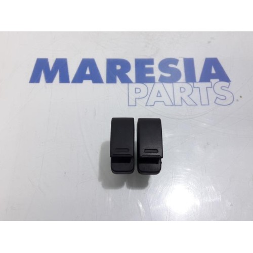 Peugeot - 107 - Multi-functional window switch