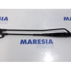 Peugeot - 107 - Front wiper arm
