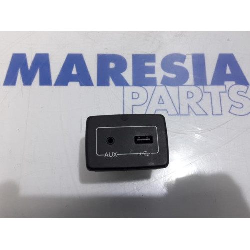 Fiat - Doblo - AUX / USB connection