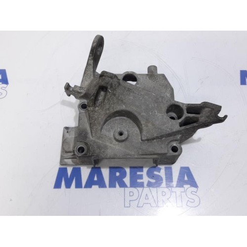 Renault - Kangoo - Engine mount