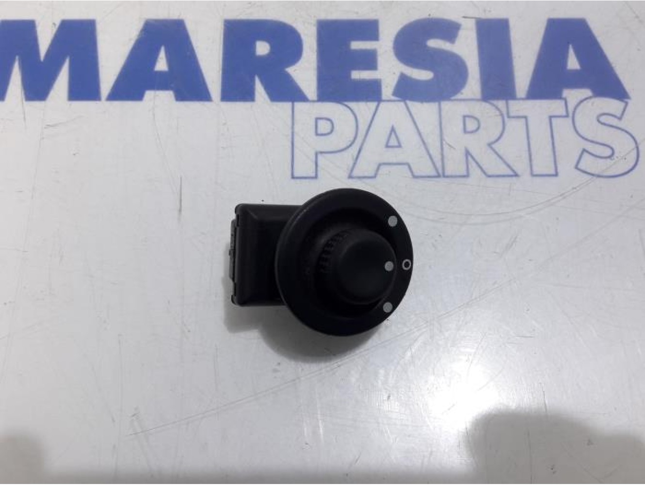 Renault - Clio - Mirror switch
