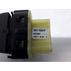 Renault - Clio - Multi-functional window switch