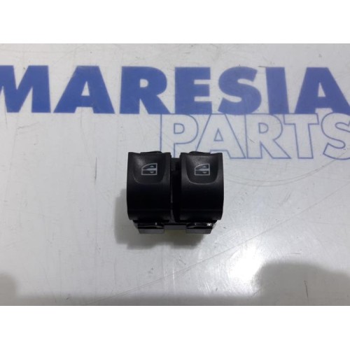 Renault - Clio - Multi-functional window switch