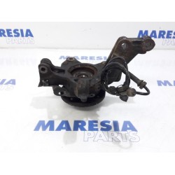 Renault - Clio - Knuckle, front right