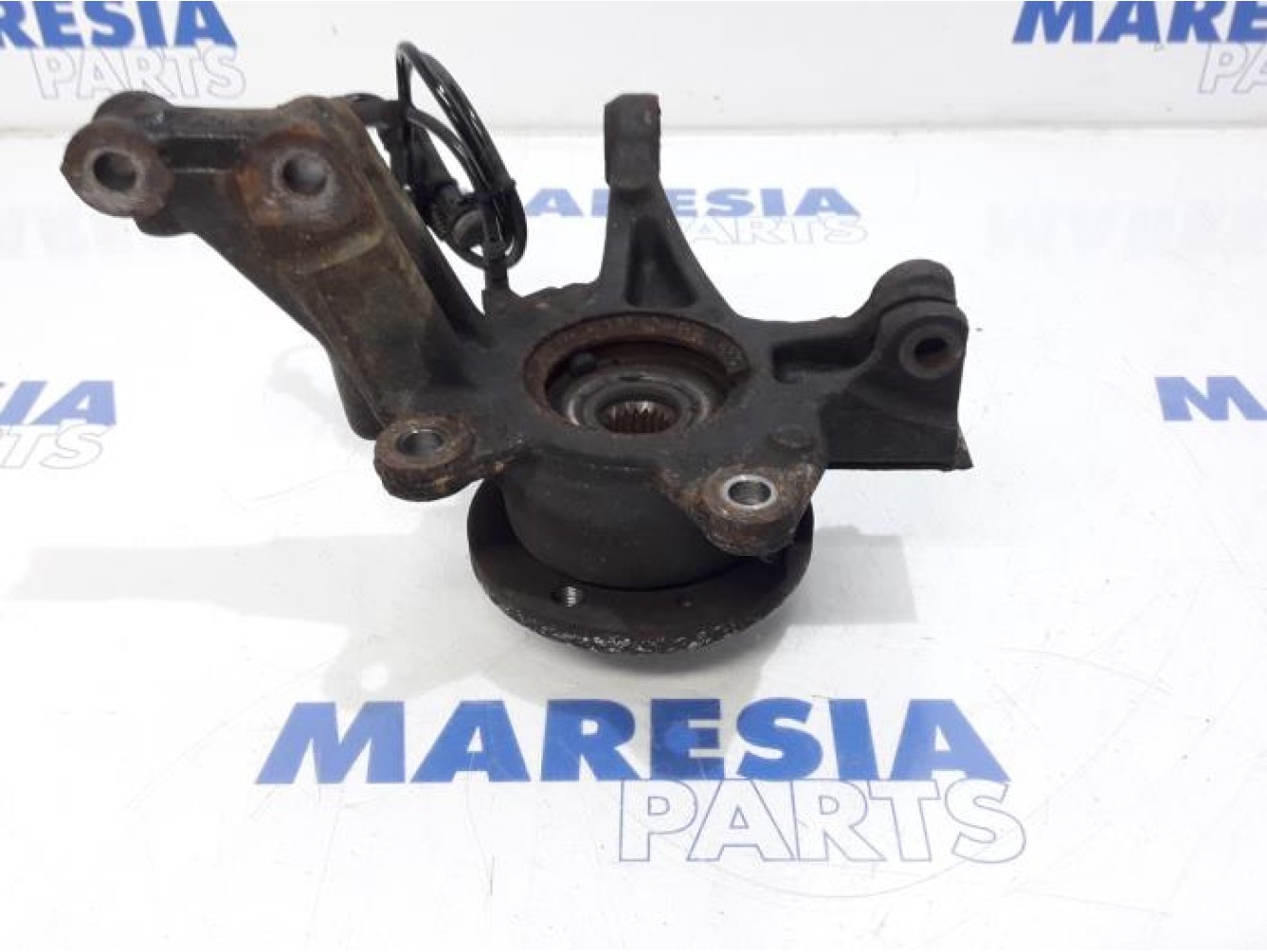 Renault - Clio - Knuckle, front right