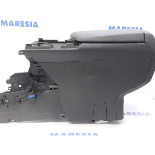Peugeot - 3008 - Armrest