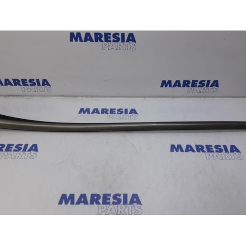 Peugeot - 3008 - Front strip, left