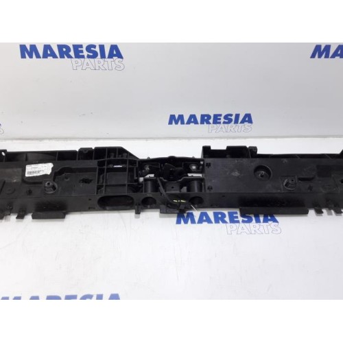 Renault - Captur - Lock plate