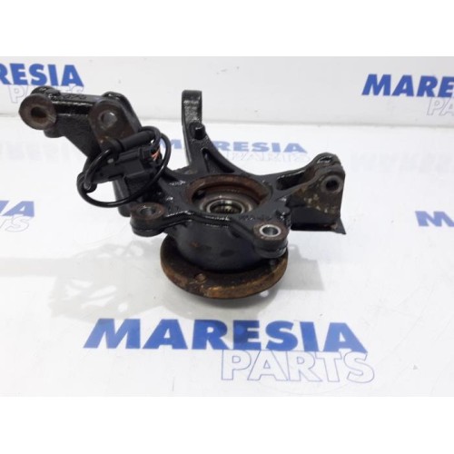 Renault - Captur - Knuckle, front right