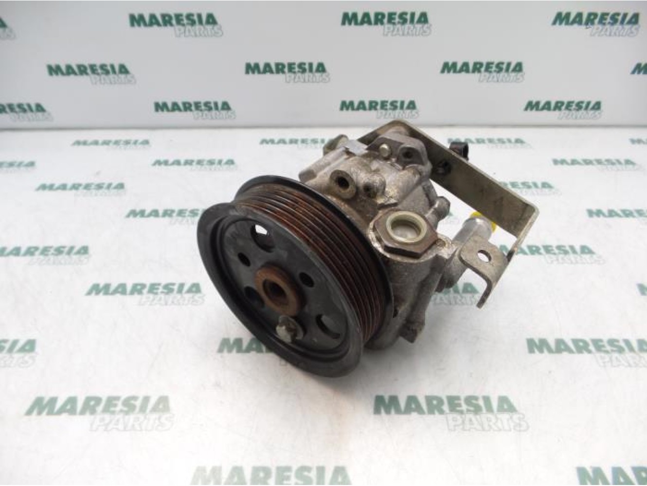 Citroen - C6 - Power steering pump