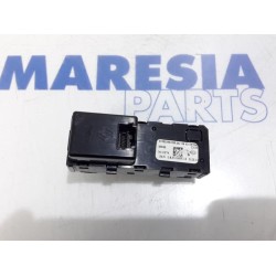 Renault - Captur - Multi-media control unit