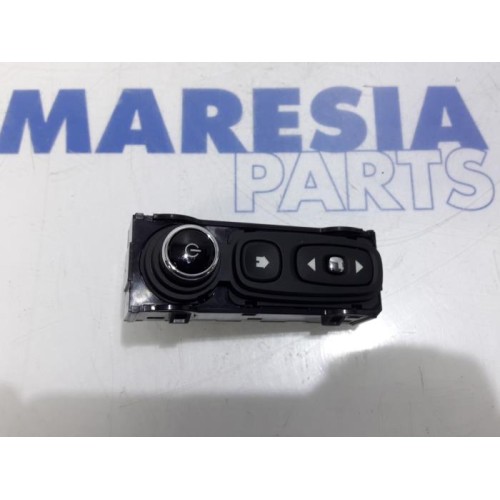 Renault - Captur - Multi-media control unit