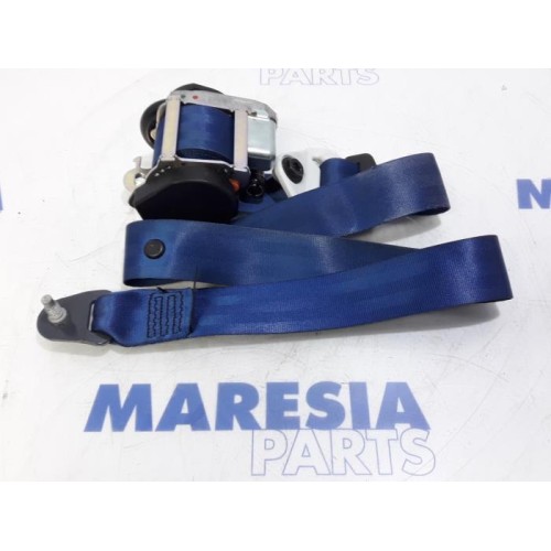 Peugeot - 208 - Front seatbelt, left