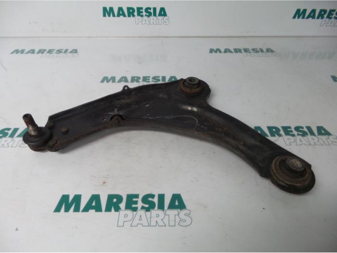 Renault - Laguna - Front lower wishbone, left