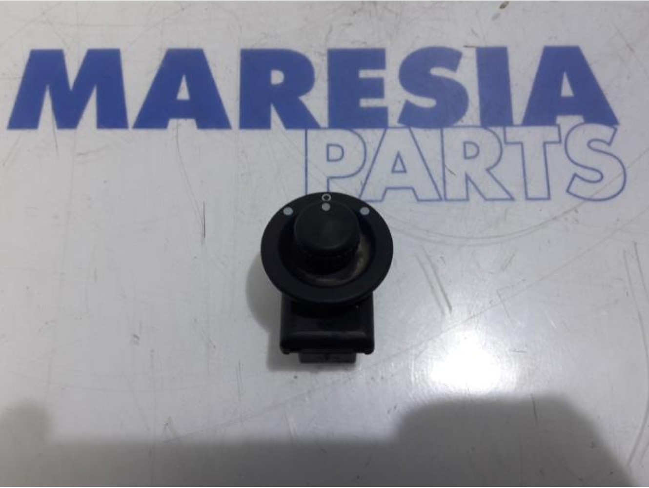 Renault - Clio - Mirror switch