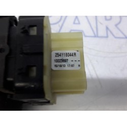 Renault - Clio - Multi-functional window switch