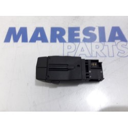 Renault - Clio - Steering wheel mounted radio control