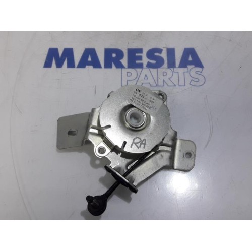Peugeot - 3008 - Tailgate hinge