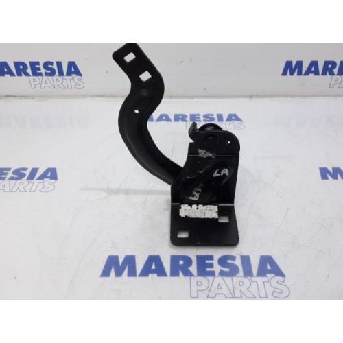 Peugeot - 3008 - Tailgate hinge