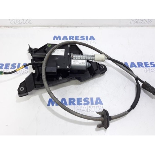 Peugeot - 3008 - Parking brake mechanism