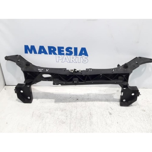 Renault - Clio - Front panel