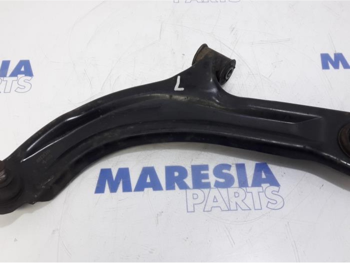 Renault - Clio - Front lower wishbone, left