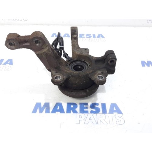 Renault - Clio - Knuckle, front right