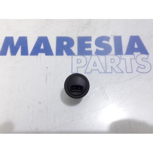 Peugeot - 208 - AUX / USB connection
