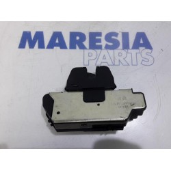 Peugeot - 208 - Tailgate lock mechanism