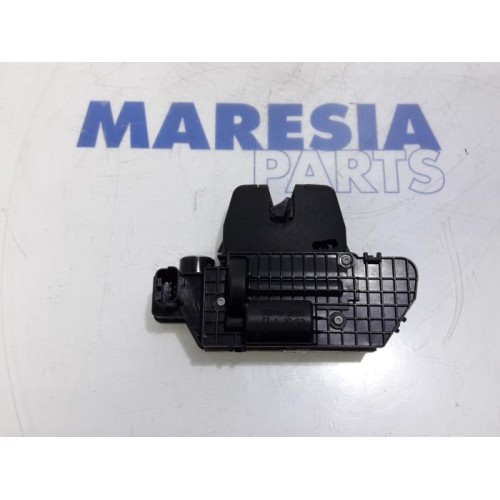 Peugeot - 208 - Tailgate lock mechanism